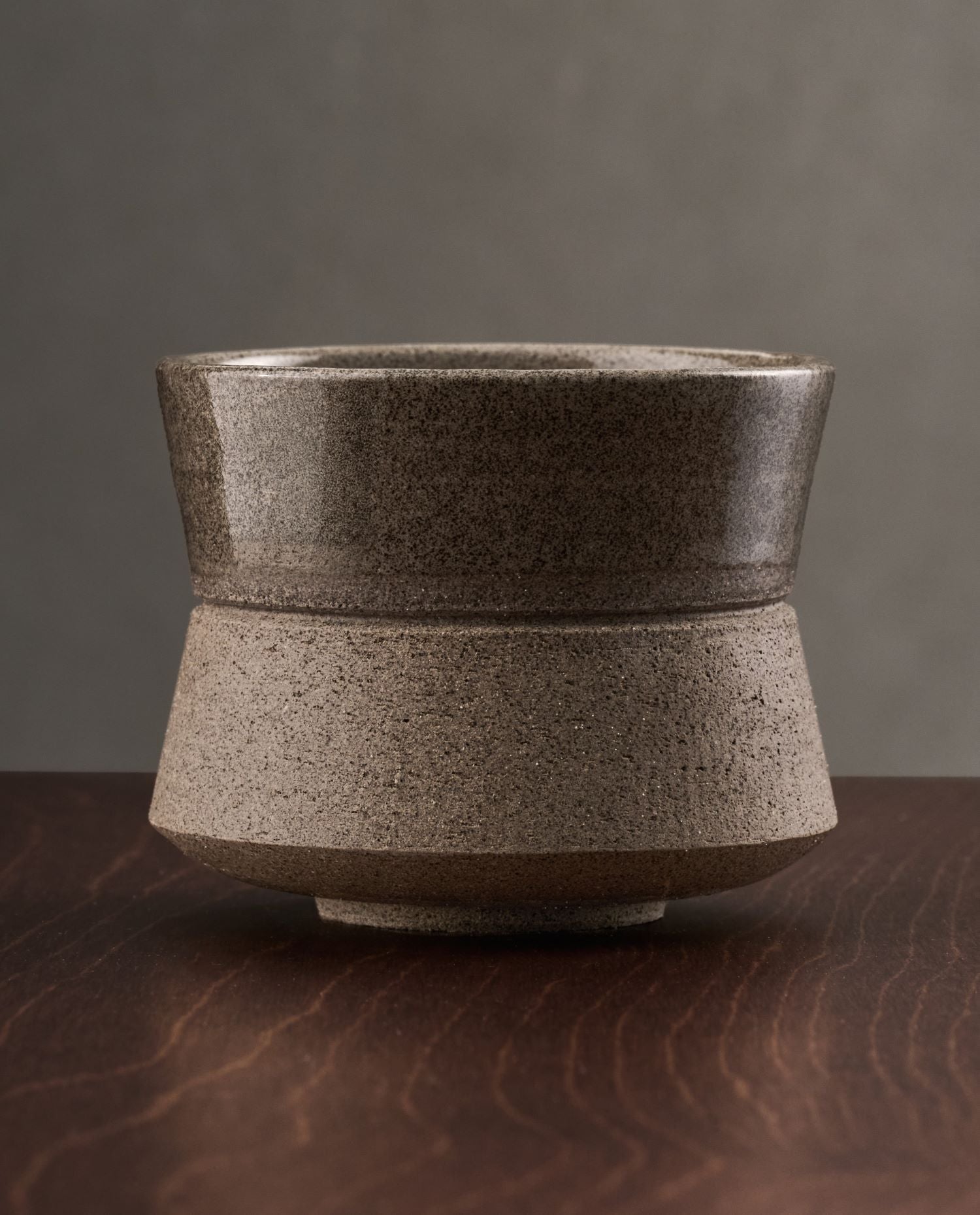 Omer in Concrete Grey